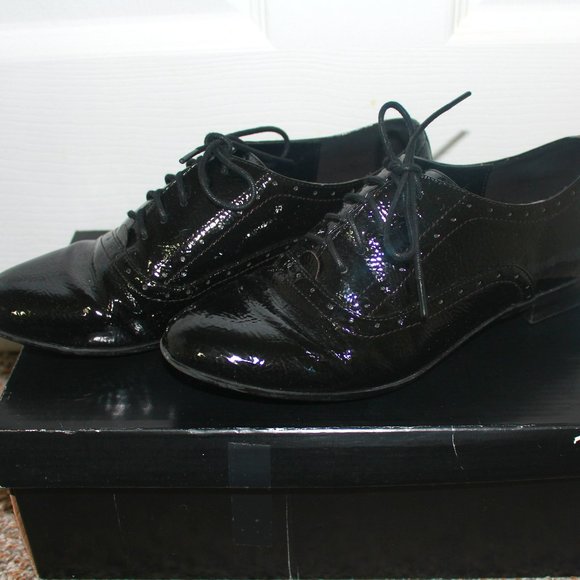 Steve Madden Shoes - Steve Madden Black Oxfords